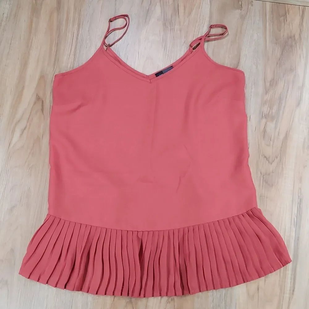 🔸️The Limited Salmon Pleated Peplum Hem Sleeveless Top Small